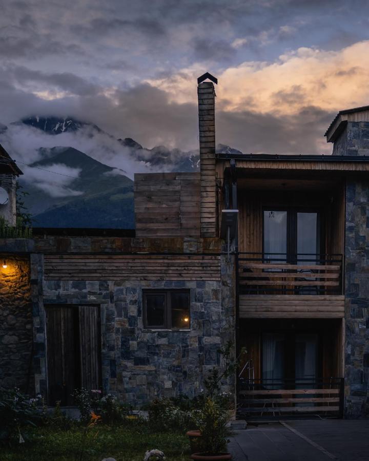 Hotel Old House Mestia Buitenkant foto