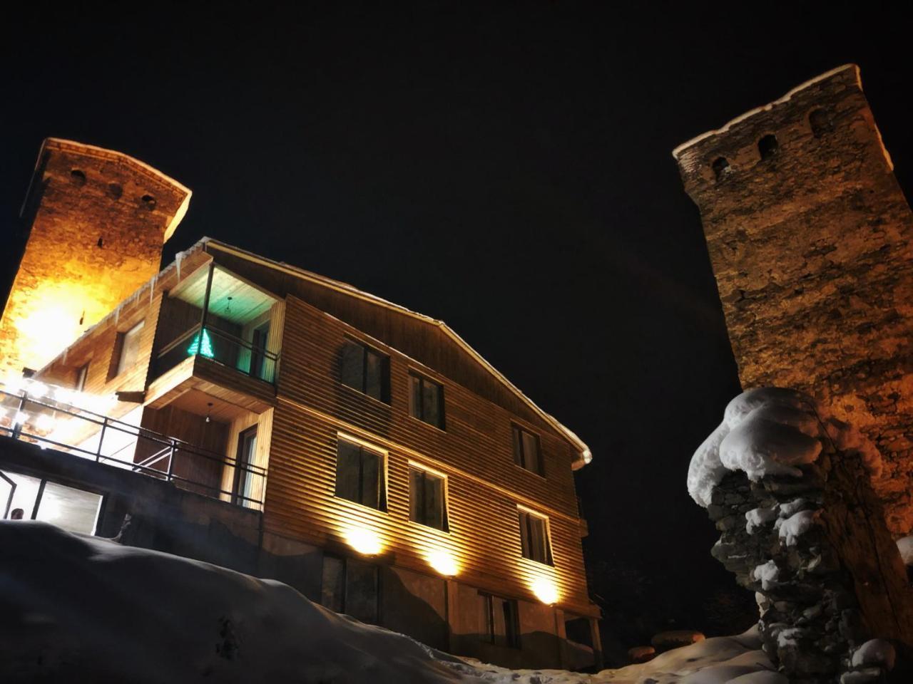 Hotel Old House Mestia Buitenkant foto